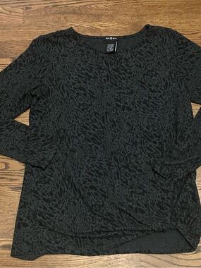 Black Fall Animal-Print Long-Sleeve Tee twist 0152